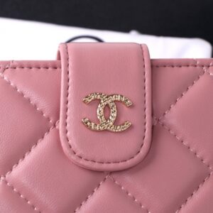 【AT7095】シャネルのラムスキンウォレット - ピンクのクラシックなダイヤ柄デザイン | Chanel Paris