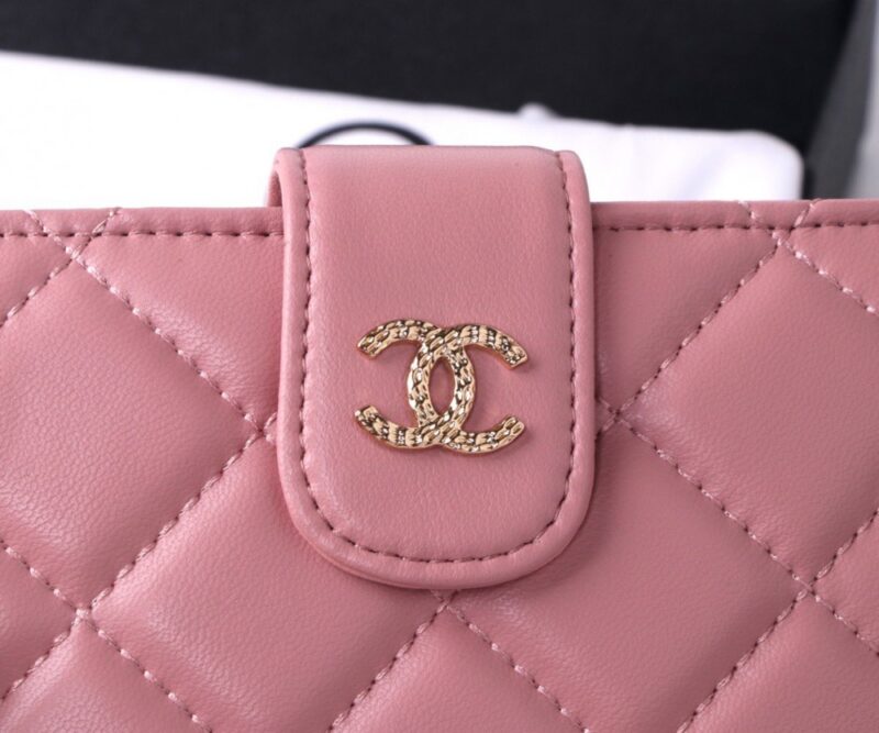 【AT7095】シャネルのラムスキンウォレット - ピンクのクラシックなダイヤ柄デザイン | Chanel Paris