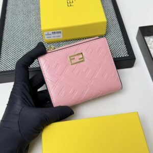 【AT7099】FENDI ピンク色 ナッパレザー財布、高級感とファッションのエレガントな融合 | Fendi