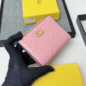 【AT7099】FENDI ピンク色 ナッパレザー財布、高級感とファッションのエレガントな融合 | Fendi