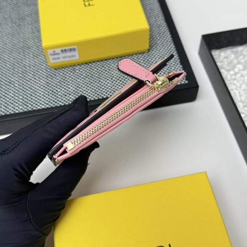 【AT7099】FENDI ピンク色 ナッパレザー財布、高級感とファッションのエレガントな融合 | Fendi