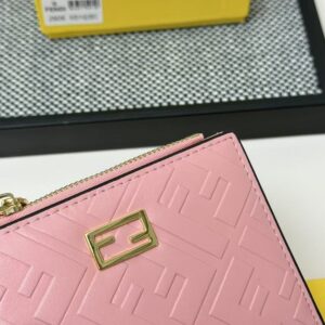 【AT7099】FENDI ピンク色 ナッパレザー財布、高級感とファッションのエレガントな融合 | Fendi