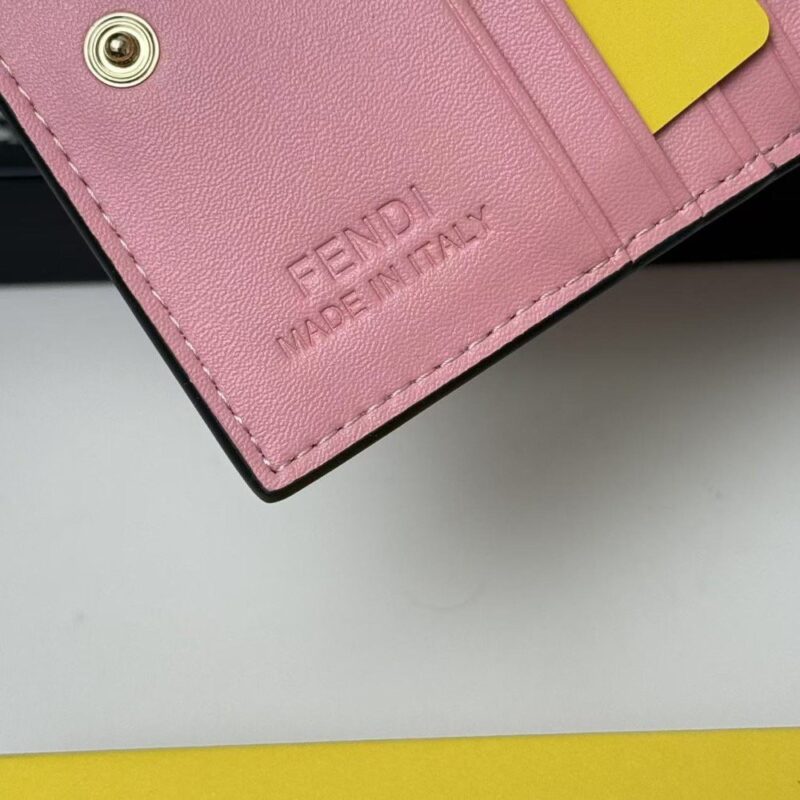 【AT7099】FENDI ピンク色 ナッパレザー財布、高級感とファッションのエレガントな融合 | Fendi