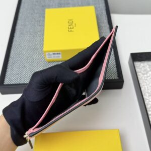 【AT7099】FENDI ピンク色 ナッパレザー財布、高級感とファッションのエレガントな融合 | Fendi