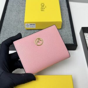 【AT7101】FENDIファンディ クラシックなカーフスキンウォレット、エレガントなピンク色、高級ブランドアクセサリー | Fendi Roma