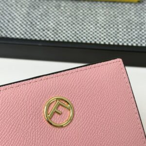 【AT7101】FENDIファンディ クラシックなカーフスキンウォレット、エレガントなピンク色、高級ブランドアクセサリー | Fendi Roma