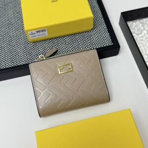 【AT7103】FENDIフェンディ ナッパレザー折りたたみ財布 グレー モダンなデザイン多機能 | Fendi Roma