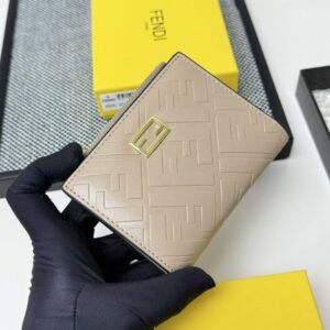 【AT7103】FENDIフェンディ ナッパレザー折りたたみ財布 グレー モダンなデザイン多機能 | Fendi Roma