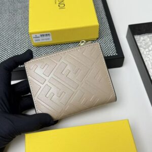 【AT7103】FENDIフェンディ ナッパレザー折りたたみ財布 グレー モダンなデザイン多機能 | Fendi Roma