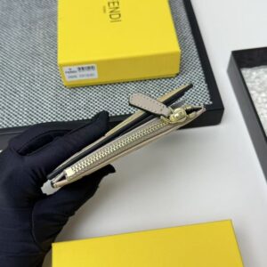 【AT7103】FENDIフェンディ ナッパレザー折りたたみ財布 グレー モダンなデザイン多機能 | Fendi Roma