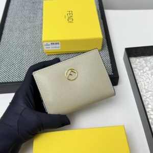 【AT7108】FENDIフェンディクラシック子牛革財布 - エレガントなハイエンドデザイン | Fendi