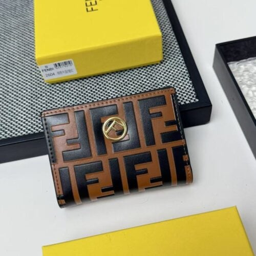 【AT7110】Fendiフェンディのカーフスキン財布 - 高級素材と優雅なデザイン | Fendi Roma