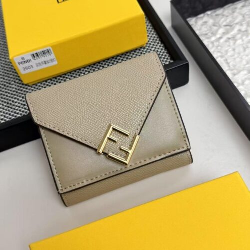 【AT7111】フェンディFF Diamondsシリーズ：エレガントなエンベロープ型財布 | Fendi