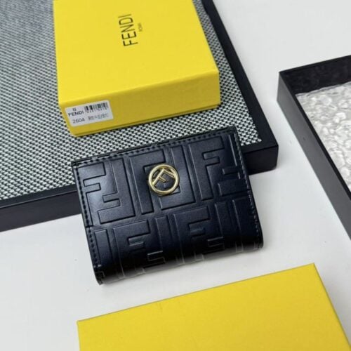 【AT7112】FENDI（フェンディ）の高級アートウォレット - イタリアの洗練された魅力を身に着ける | Fendi Roma