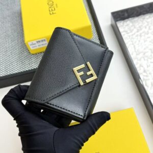 【AT7117】FENDIフェンディ FF Diamondsシリーズ 高級小牛革三つ折り財布 - 傑作 | Fendi Roma