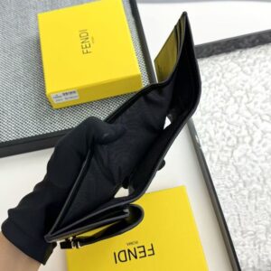 【AT7117】FENDIフェンディ FF Diamondsシリーズ 高級小牛革三つ折り財布 - 傑作 | Fendi Roma