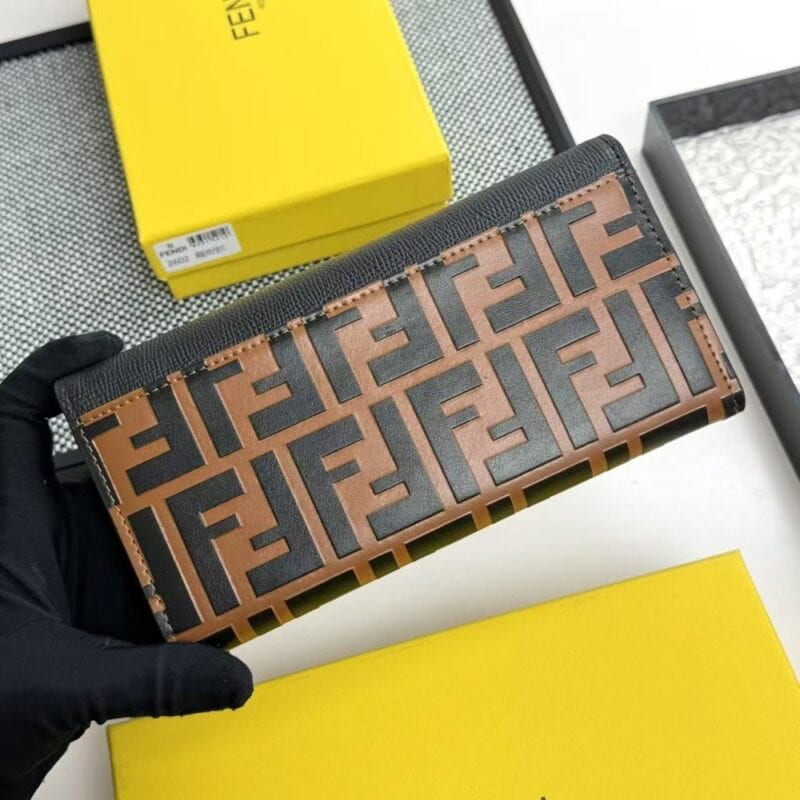 【AT7119】FENDI(フェンディ) 高級ロングウォレット - ディテールにこだわる上質なカーフスキン素材 | Fendi