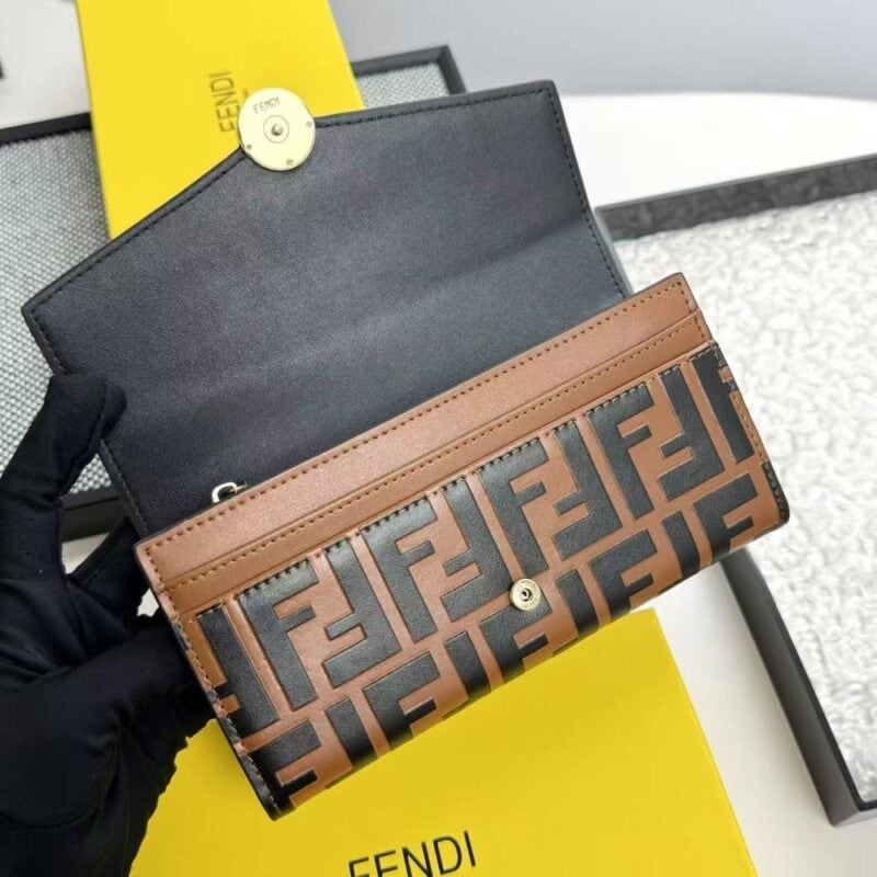 【AT7119】FENDI(フェンディ) 高級ロングウォレット - ディテールにこだわる上質なカーフスキン素材 | Fendi