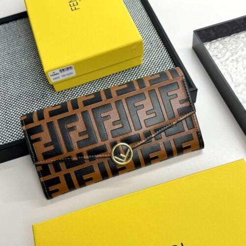 【AT7120】FENDI（フェンディ）カーフスキンウォレット - ラグジュアリーなFF幾何学的なパターン | Fendi Roma