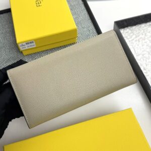 【AT7122】FENDI（フェンディ）エレガントな小牛革折りたたみ財布 - 高品質素材と贅沢なデザイン | Fendi Roma