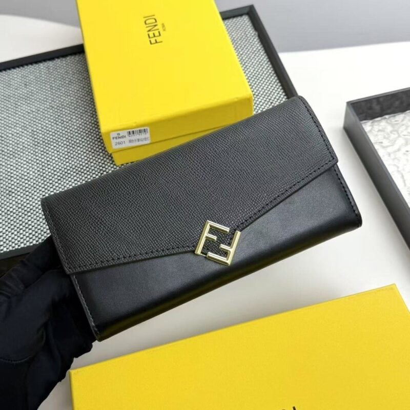【AT7123】Fendi（フェンディ）FF Diamondsシリーズ ミニ財布 豪華でコンパクトなデザイン | Fendi