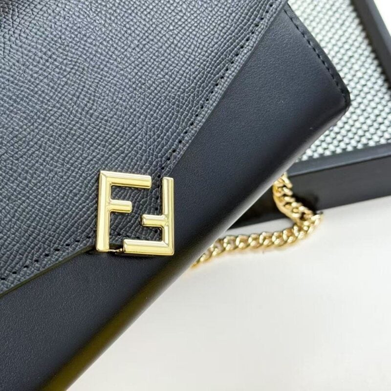 【AT7123】Fendi（フェンディ）FF Diamondsシリーズ ミニ財布 豪華でコンパクトなデザイン | Fendi