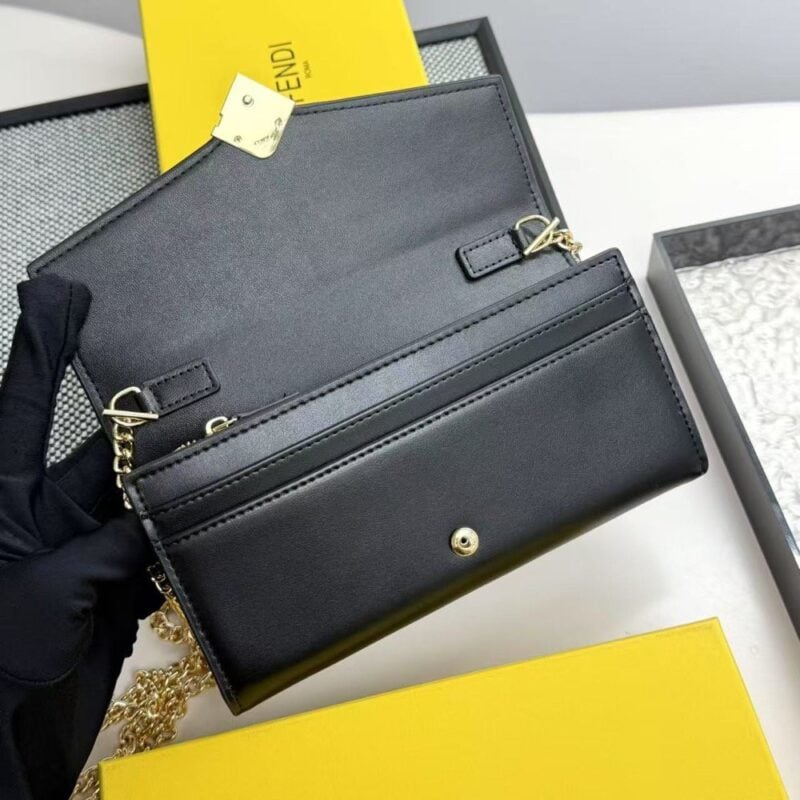 【AT7123】Fendi（フェンディ）FF Diamondsシリーズ ミニ財布 豪華でコンパクトなデザイン | Fendi