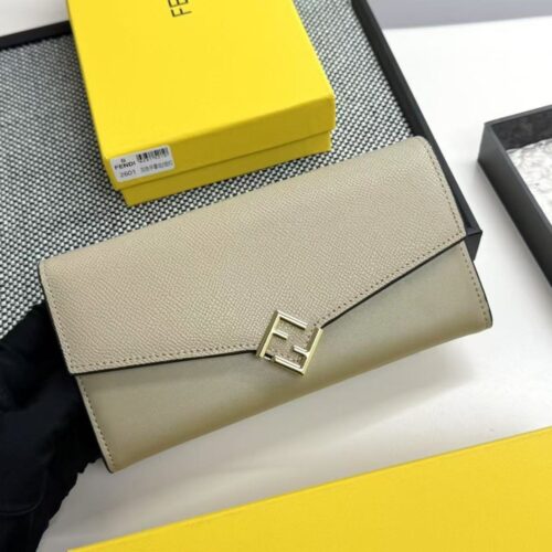 【AT7124】Fendi（フェンディ）FF Diamondsシリーズ カーフスキン財布 - エレガントなグレーの高級財布 | Fendi Roma