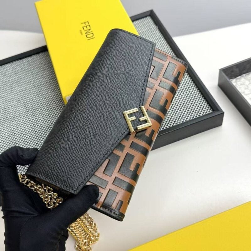 【AT7125】Fendi FF Diamondsシリーズの小型牛革財布 - 都会の女性のための非凡奢華と上質なスタイル | Fendi Roma