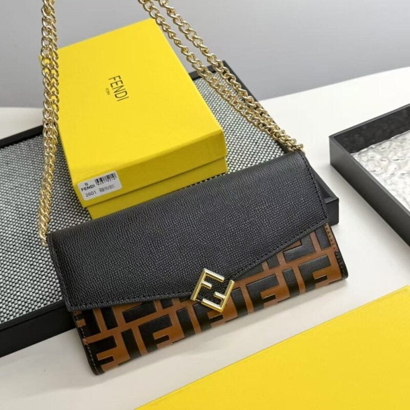 【AT7125】Fendi FF Diamondsシリーズの小型牛革財布 - 都会の女性のための非凡奢華と上質なスタイル | Fendi Roma