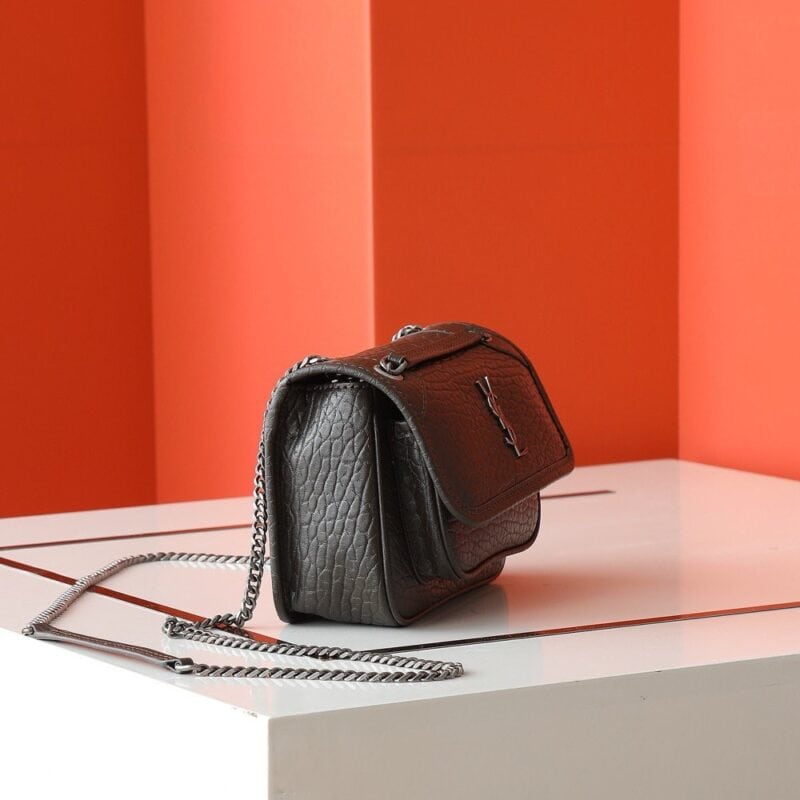 【AT7128】サンローラン ニキミニショルダーバッグ: エレガントな羊皮素材と金属チェーンデザイン | Yves Saint Laurent
