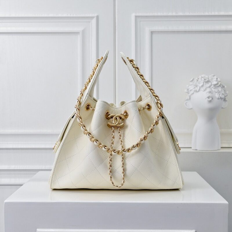 【AT7138】シャネルのクラシックな牛革ドット柄アンダーバッグ - ヴィンテージブラック＆ゴールド【日本語】Chanel Classic Leather Dot Pattern Under Bag - Vintage Black & Gold | Chanel Paris