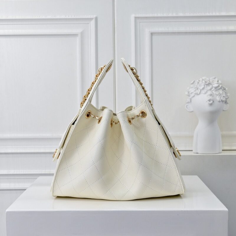 【AT7138】シャネルのクラシックな牛革ドット柄アンダーバッグ - ヴィンテージブラック＆ゴールド【日本語】Chanel Classic Leather Dot Pattern Under Bag - Vintage Black & Gold | Chanel Paris