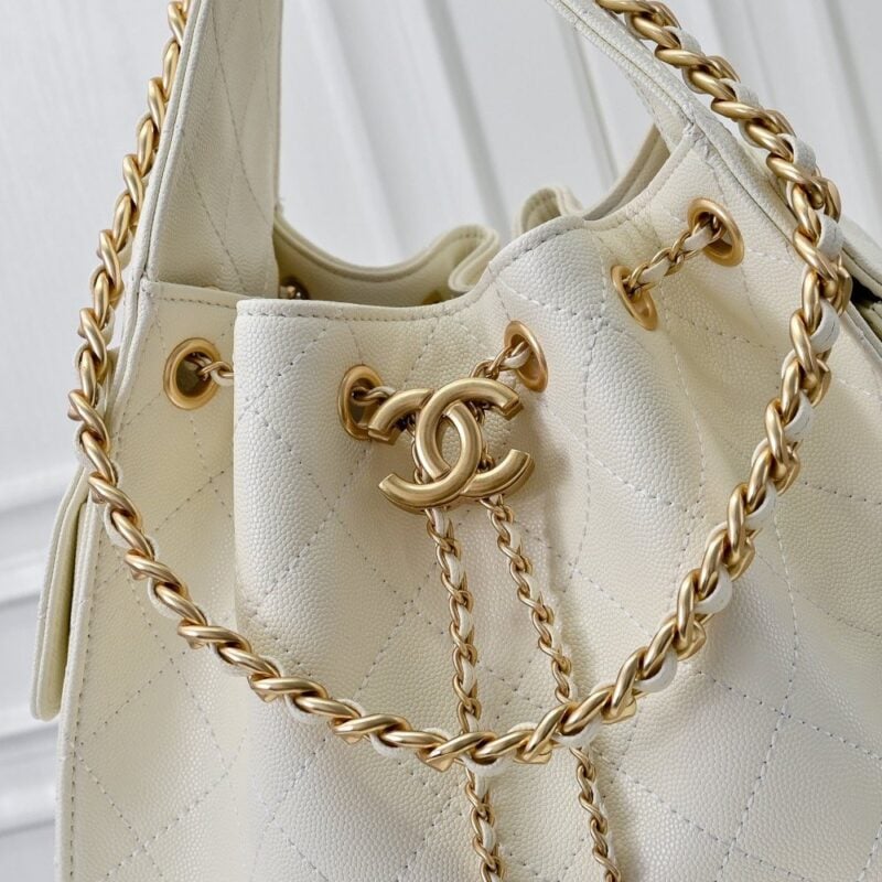 【AT7138】シャネルのクラシックな牛革ドット柄アンダーバッグ - ヴィンテージブラック＆ゴールド【日本語】Chanel Classic Leather Dot Pattern Under Bag - Vintage Black & Gold | Chanel Paris