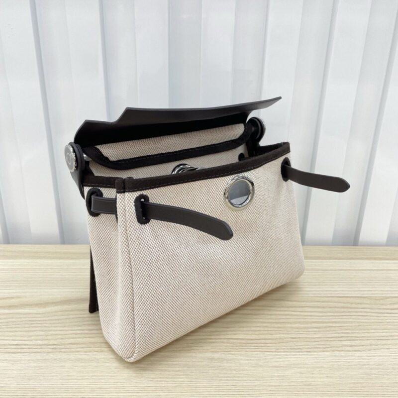 【AT7147】Herbag Mini 20 （ヘルバッグ ミニ 20）- 都会の優雅さを表現する軽奢なバッグ | Hermes