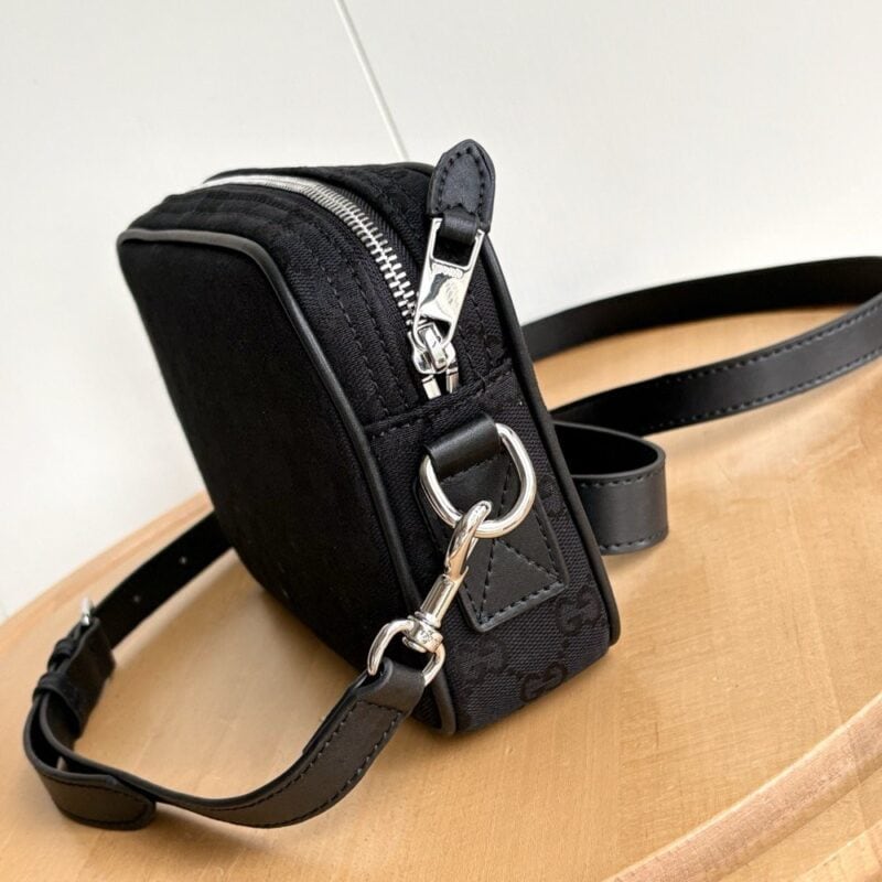 【AT7158】グッチのブラックカメラバッグ: 上品で控えめな贅沢なスタイルを体現する | Gucci Firenze