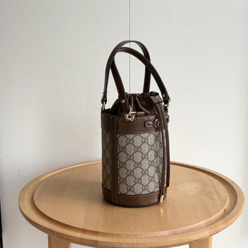 【AT7159】GucciグッチのGGキャンバスバケツバッグ、14/16cmサイズで優雅な馬具ロゴデザイン | Gucci Italy