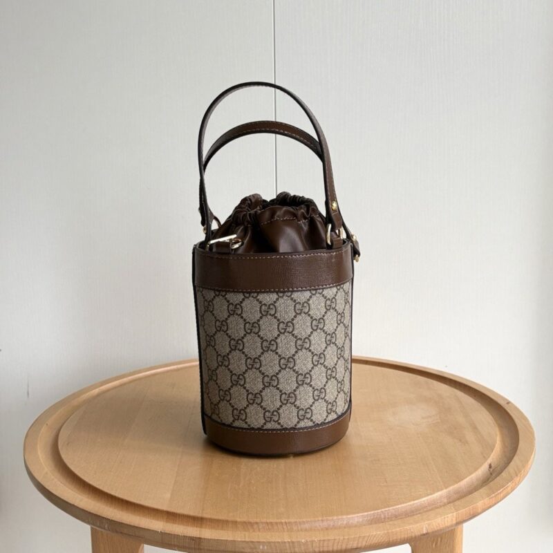 【AT7159】GucciグッチのGGキャンバスバケツバッグ、14/16cmサイズで優雅な馬具ロゴデザイン | Gucci Italy