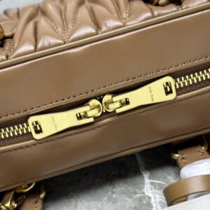 【AT7192】MiuMiuクラシックな羊皮バッグ - 都会の女性のエレガントな必需品 | Miu Miu