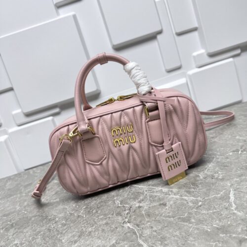 【AT7193】ミュウミュウ(Miu Miu)クラシックなプリーツ羊革ミニバッグ、巧妙なピンク色、都会の女性のためのファッショナブルなアイテム | Miu Miu