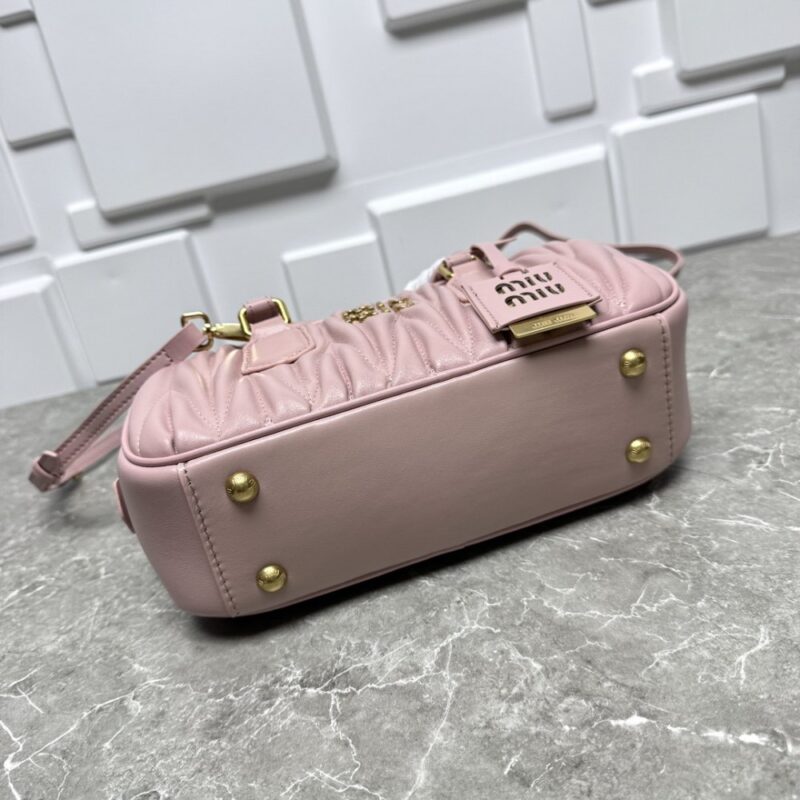 【AT7193】ミュウミュウ(Miu Miu)クラシックなプリーツ羊革ミニバッグ、巧妙なピンク色、都会の女性のためのファッショナブルなアイテム | Miu Miu