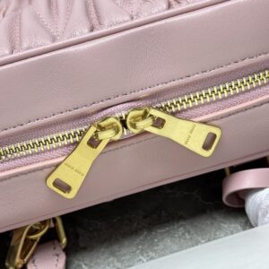 【AT7193】ミュウミュウ(Miu Miu)クラシックなプリーツ羊革ミニバッグ、巧妙なピンク色、都会の女性のためのファッショナブルなアイテム | Miu Miu
