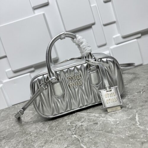 【AT7194】Miu Miu シルバーテクスチャーハンドバッグ、洗練なファッション美学を演出 ハイクオリティ・ショルダーバッグ | Miu Miu