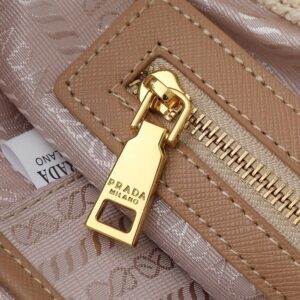 【AT7221】プラダのクラシックなストローバッグ、サマーエッセンシャルアイテム！ | Prada Italy