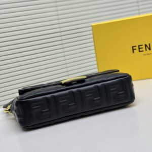 【AT7228】フェンディのクラシックなバゲットバッグ、贅沢な魅力が際立つ！ | Fendi