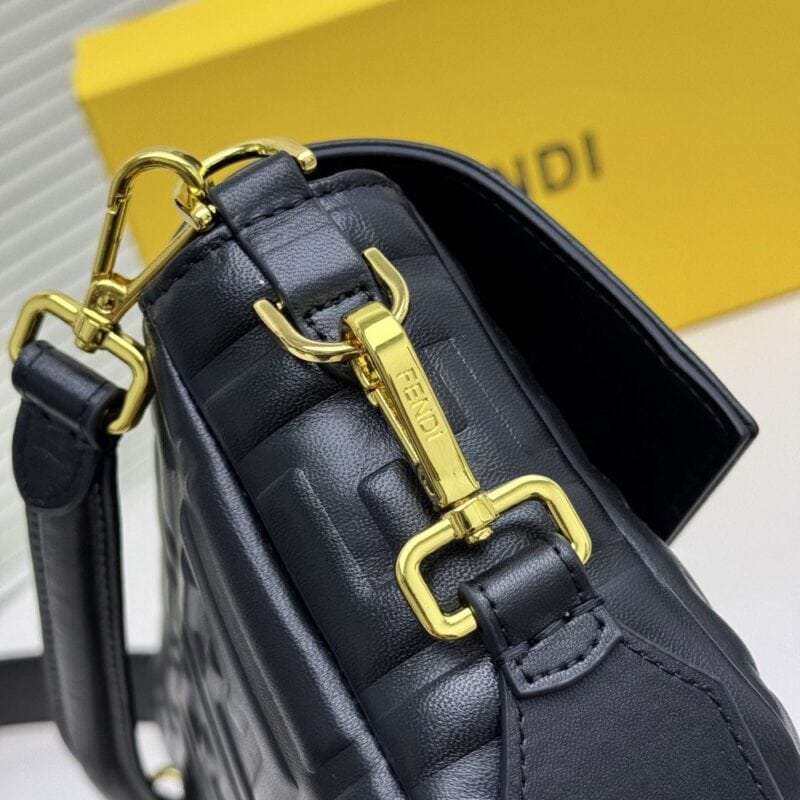 【AT7228】フェンディのクラシックなバゲットバッグ、贅沢な魅力が際立つ！ | Fendi