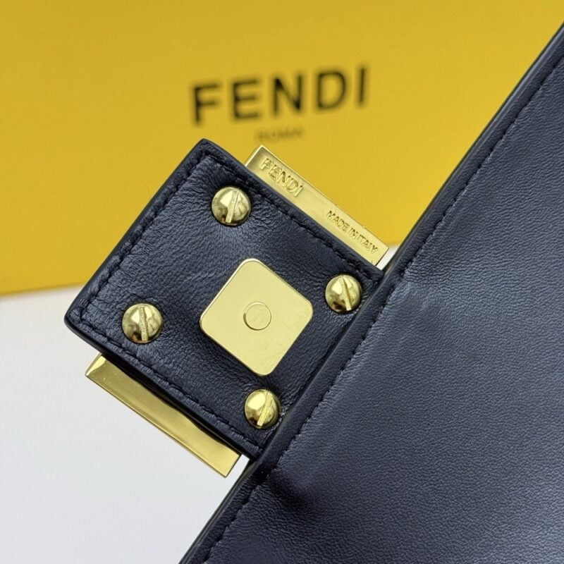 【AT7228】フェンディのクラシックなバゲットバッグ、贅沢な魅力が際立つ！ | Fendi