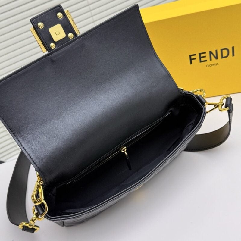 【AT7228】フェンディのクラシックなバゲットバッグ、贅沢な魅力が際立つ！ | Fendi