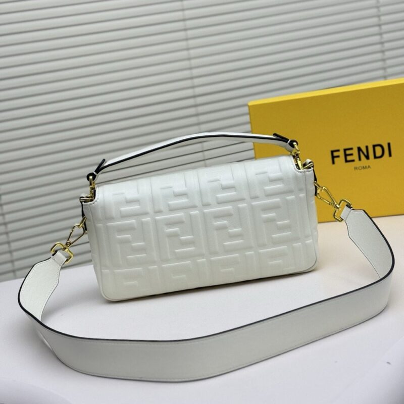 【AT7229】フェンディ Fendi クラシックなバゲットバッグ - 優雅な美学と贅沢さを演出 | Fendi