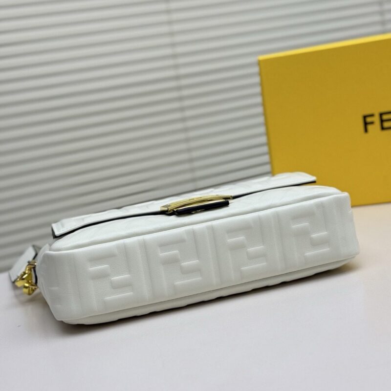 【AT7229】フェンディ Fendi クラシックなバゲットバッグ - 優雅な美学と贅沢さを演出 | Fendi